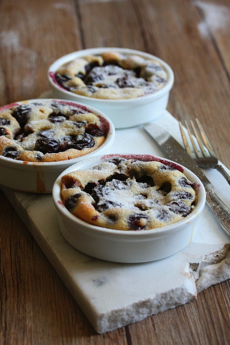 Clafoutis with icing sugar