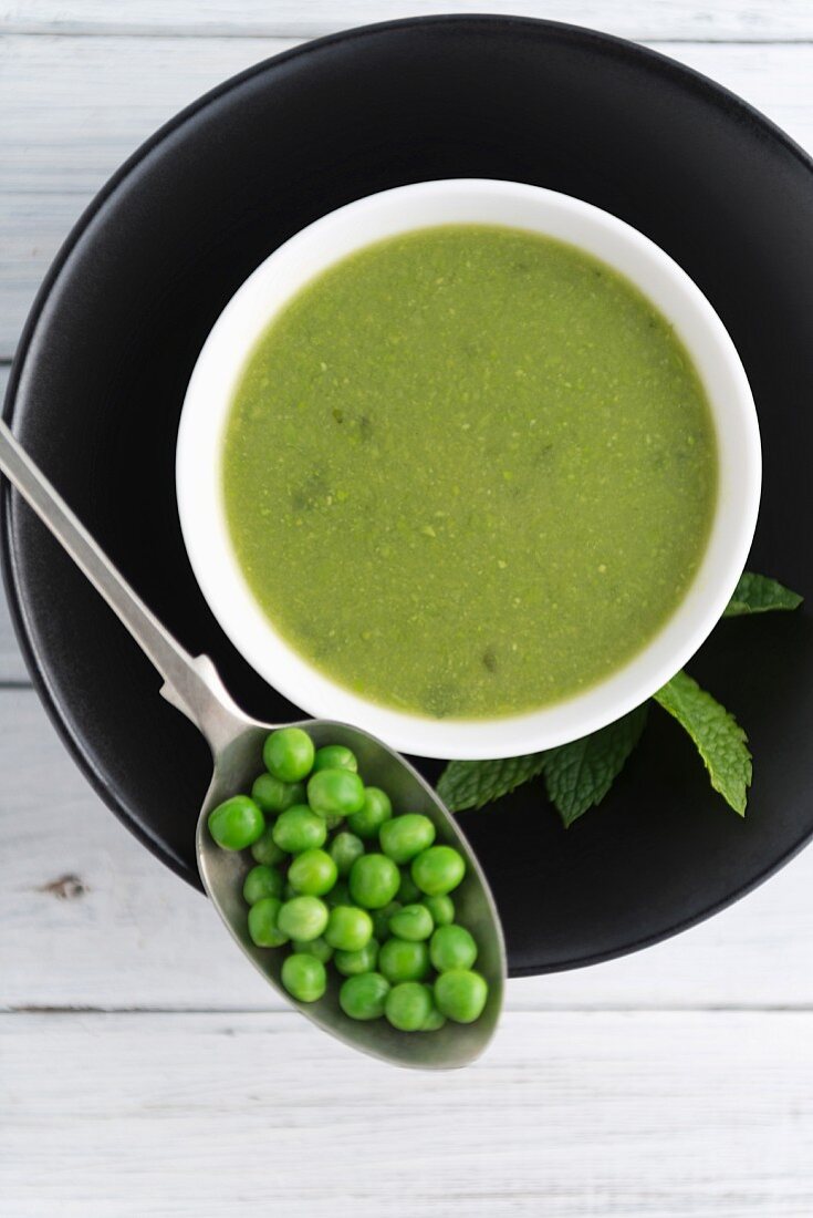 Pea soup with mint (seen from above)