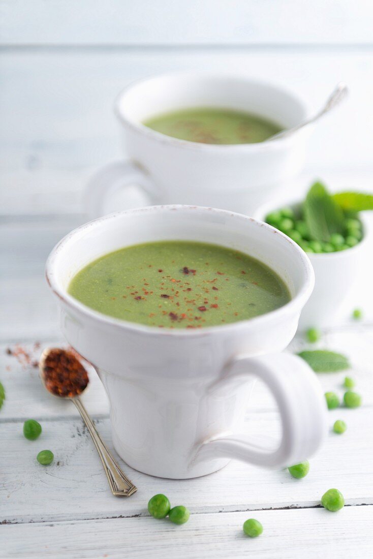 Pea soup with mint and chilli flakes