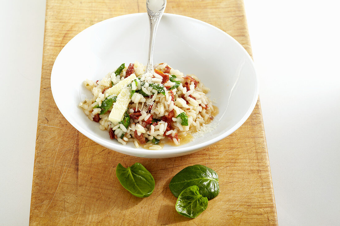 Risotto with dried tomatoes and spinach