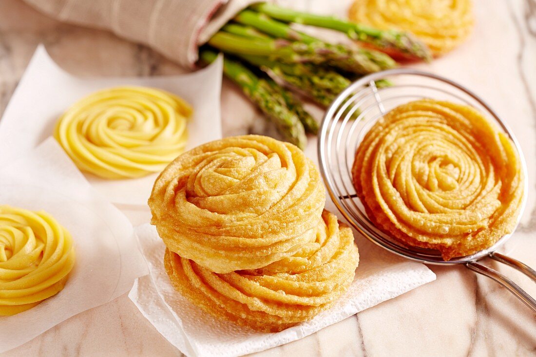 Hügelsheimer pancakes with asparagus