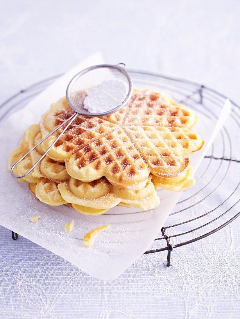 Waffeln mit Puderzucker