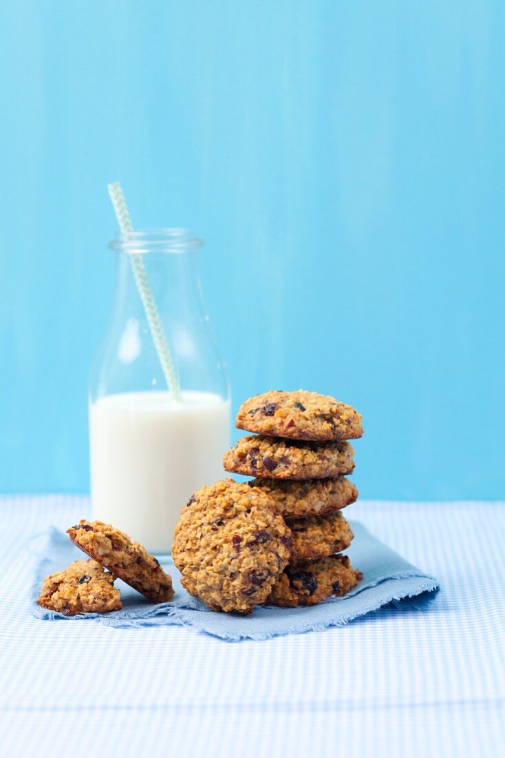 Oat cookies with lingon berries and nuts and milk