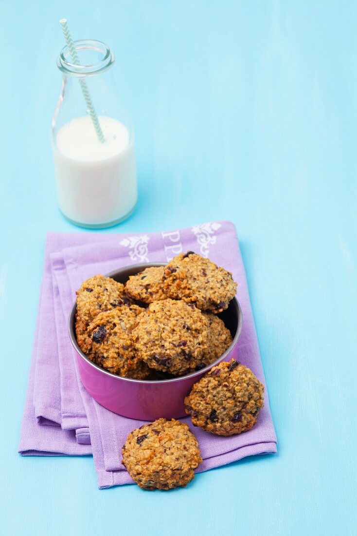 Oat cookies in a tin with milk