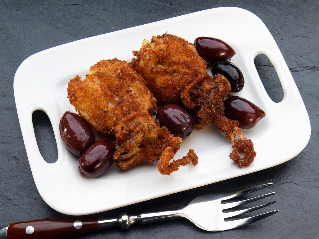 Fried, breaded squid with olives