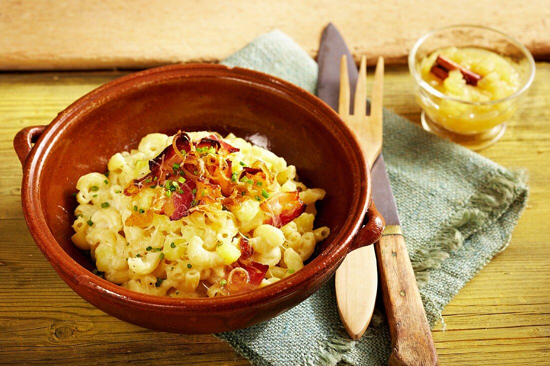 Alpenhörnchen mit Speck und Apfelkompott