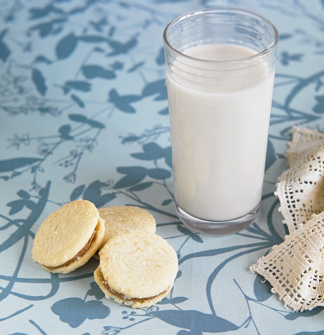 Grain milk with biscuits