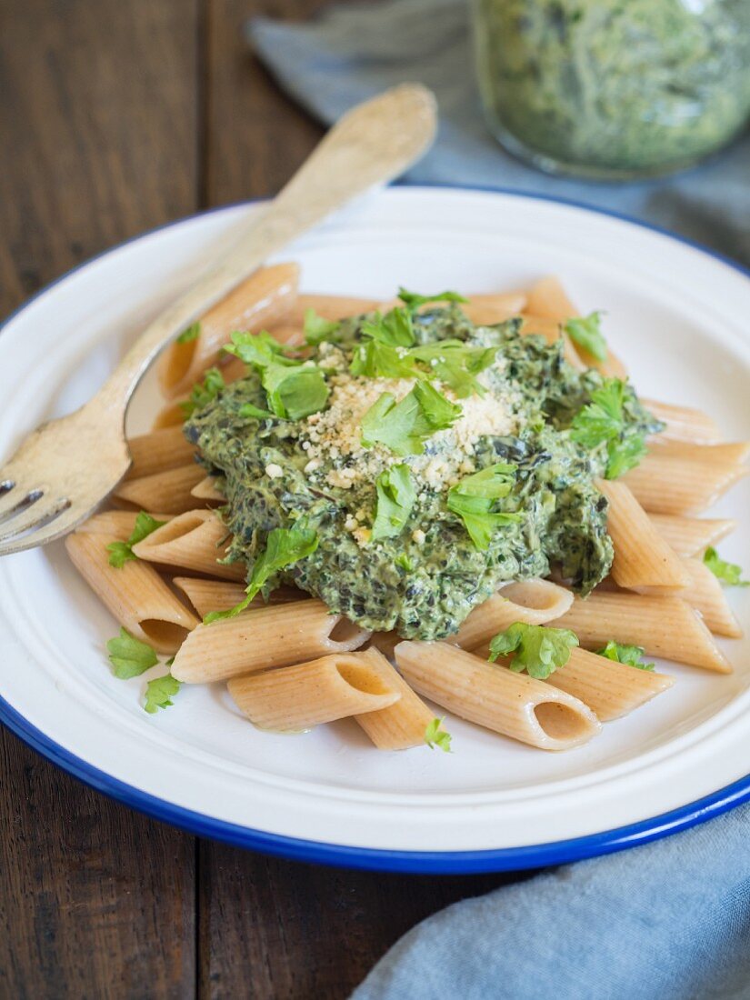 Vegan herb pesto with wholemeal pasta