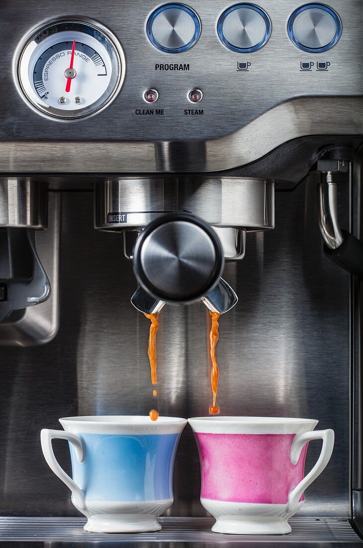 Espressomaschine mit zwei Tassen