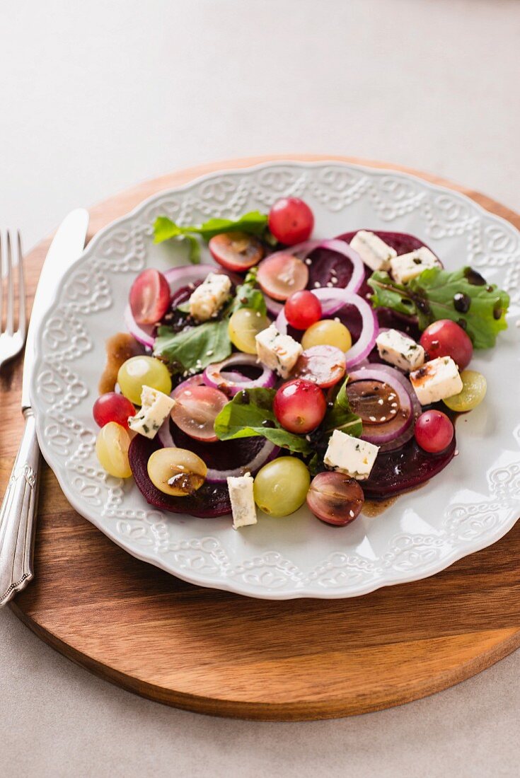 Traubensalat mit Rote Bete und Ziegenkäse