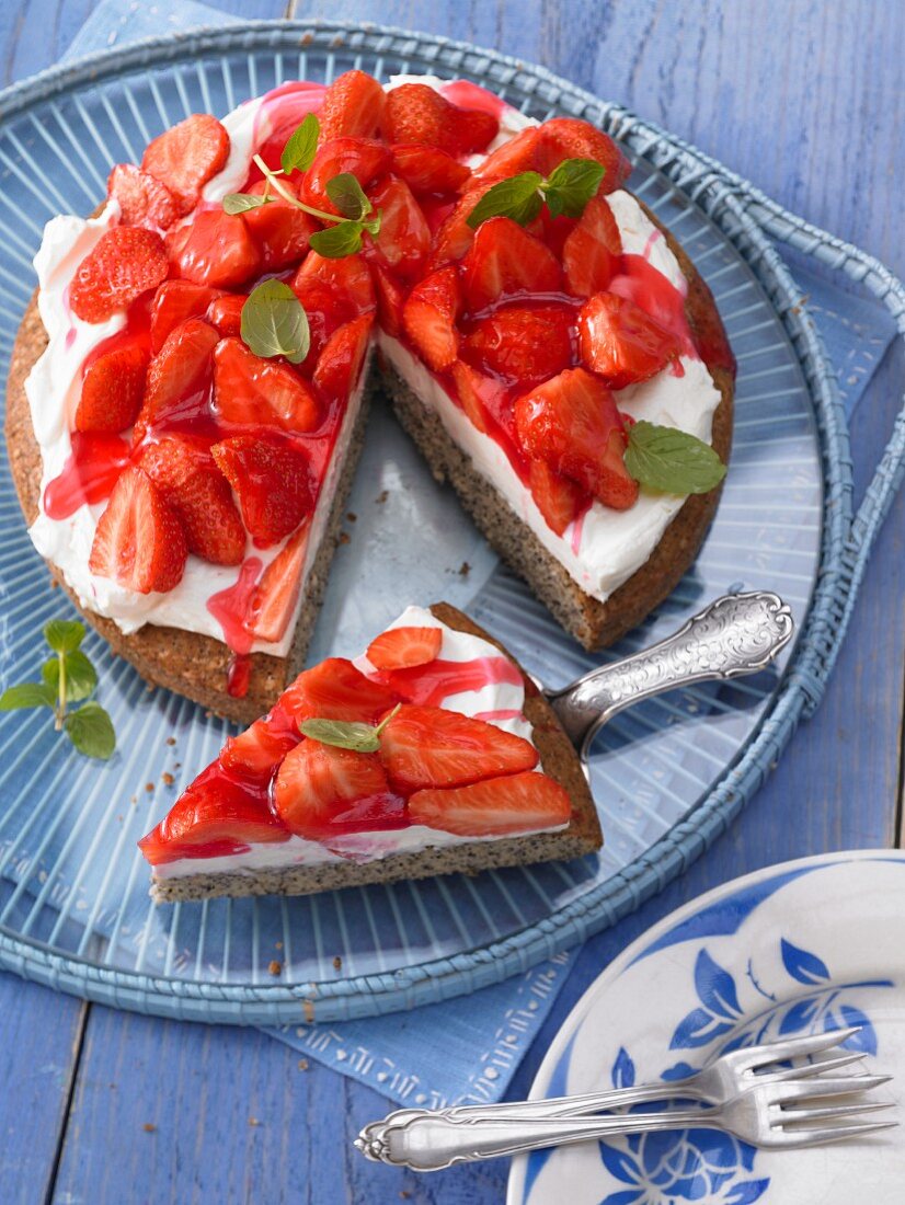 Erdbeer-Mohn-Torte