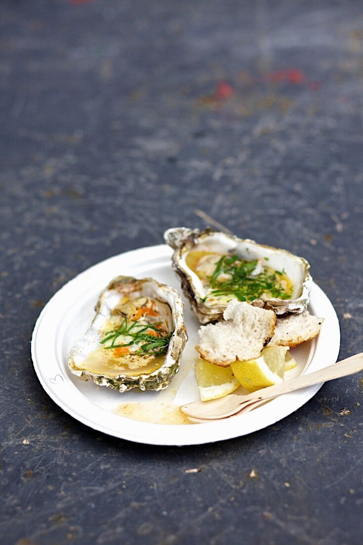 Grilled oysters with lemon and parsley