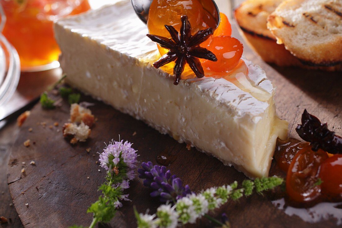 Brie with star anise and chutney