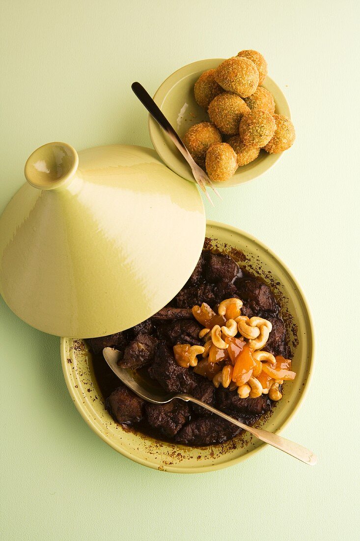 Lamb tagine with dried apricots, cashew nuts and cinnamon