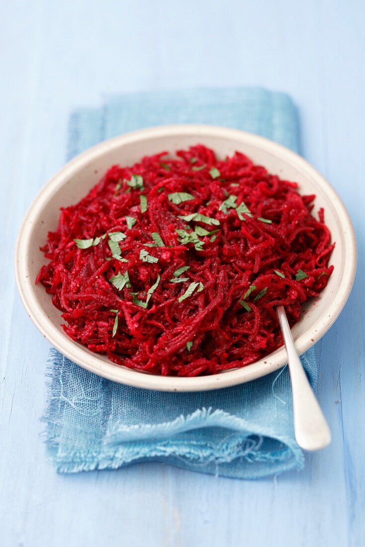 Rote-Bete-Salat mit roten Zwiebeln