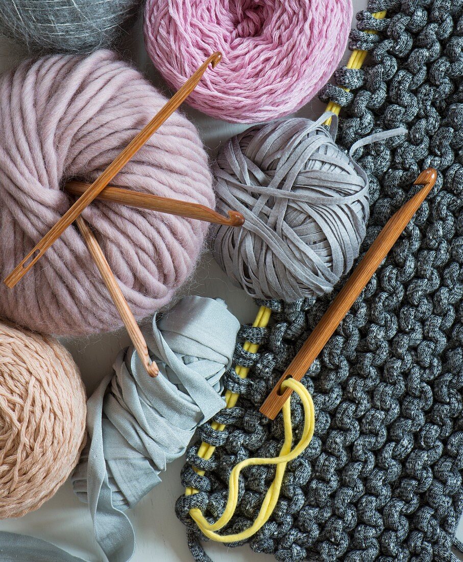 Various types of wool & crochet needles for knooking