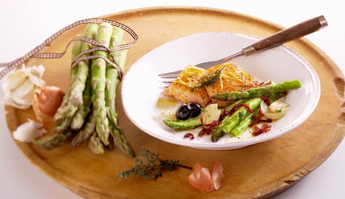 Salmon with fried green asparagus