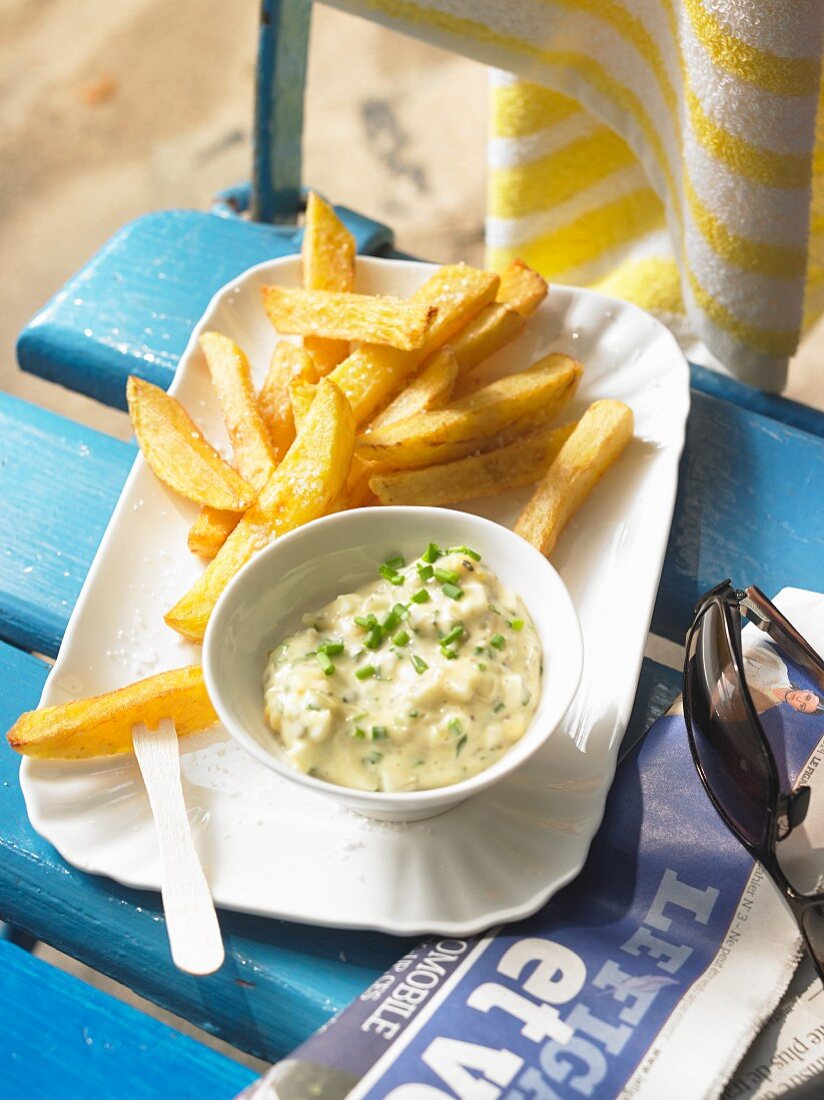 Chips with tartare sauce