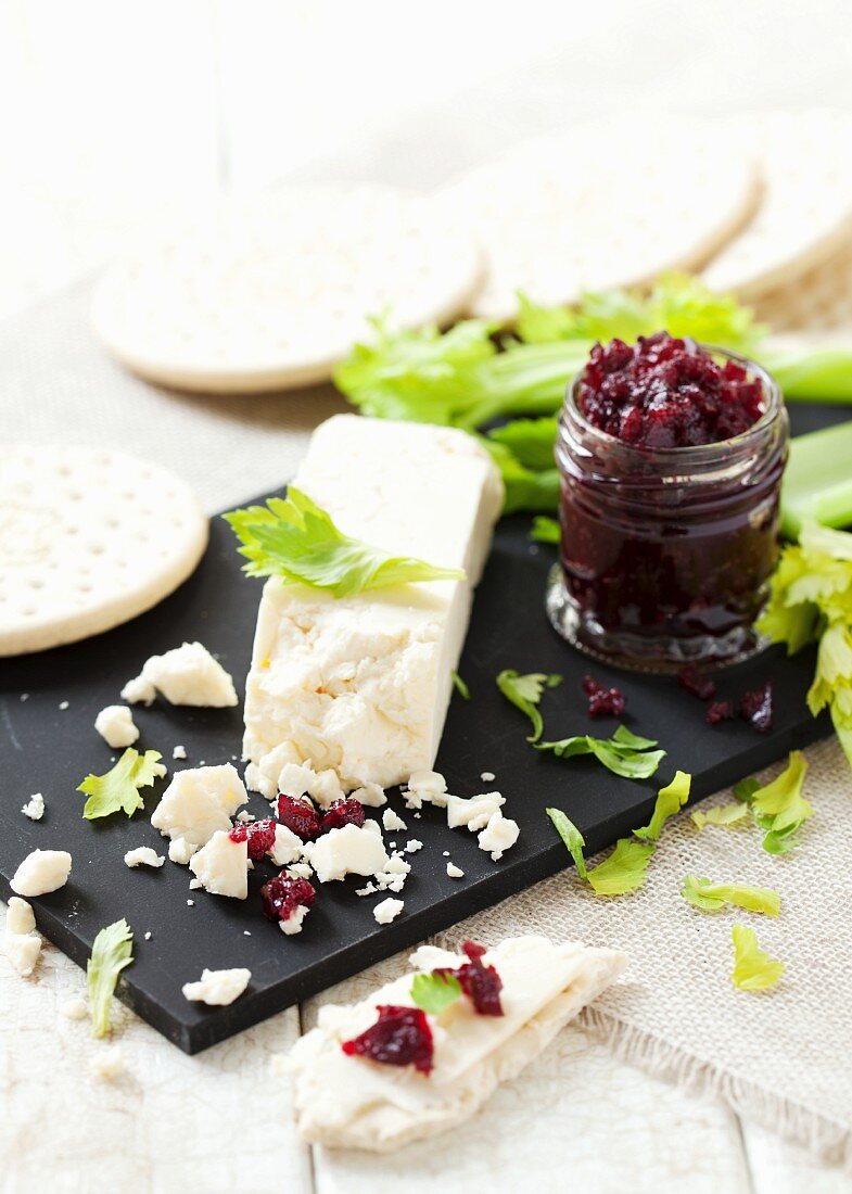 Lancashire Käse, Cracker und Rote-Bete-Chutney