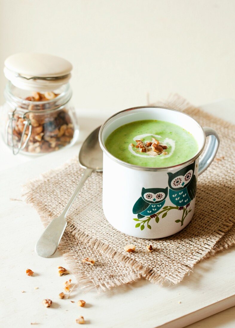 Green vegetable soup with cream and walnuts