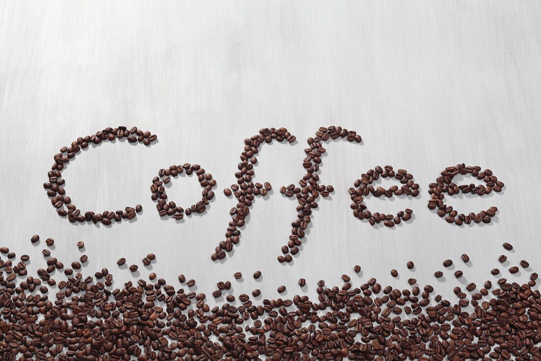 Schriftzug Coffee aus Kaffeebohnen
