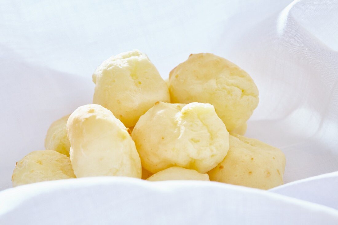 Pao de queijo (Cheese flavoured balls, Brazil)