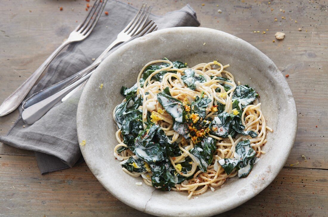 Vegan kamut spaghetti with lemons, spinach and oat cream