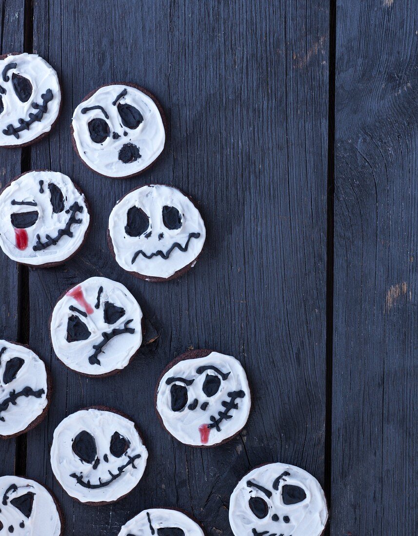 Ghost cookies with chocolate for Hallowen