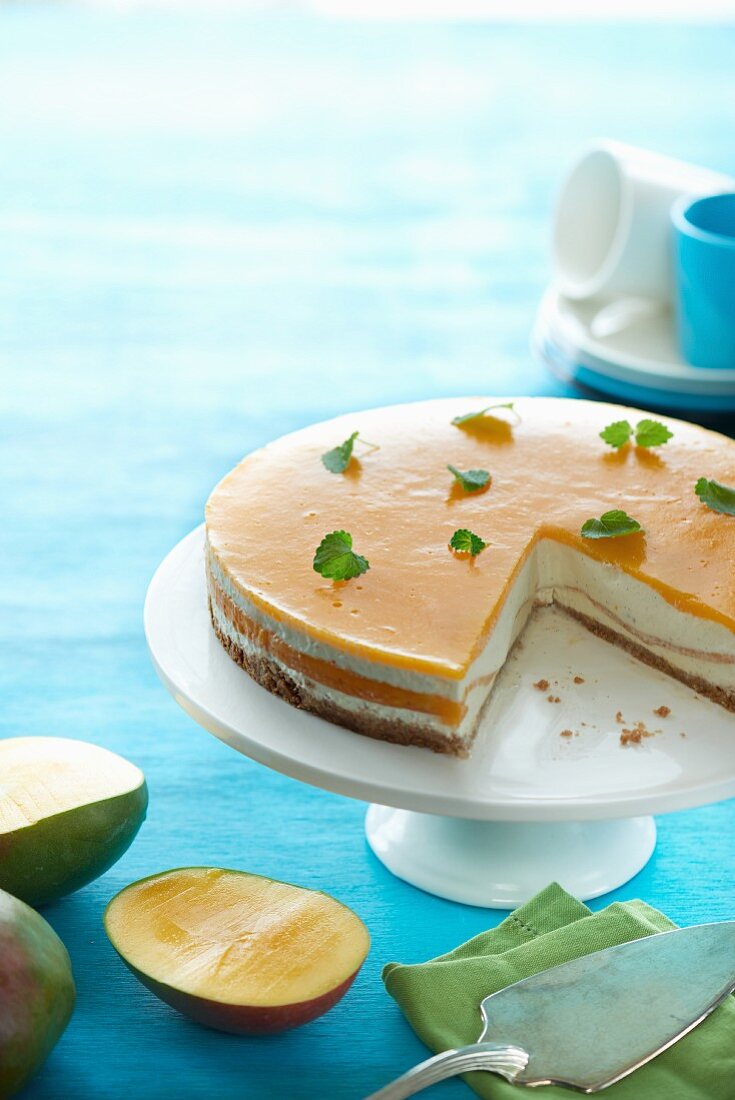 Cheesecake with mango and mint