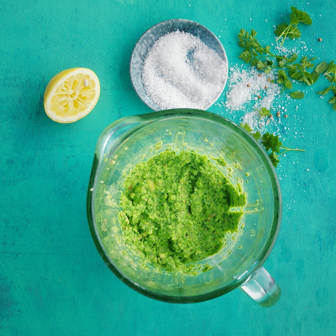 Pea and herb spread with fresh herbs