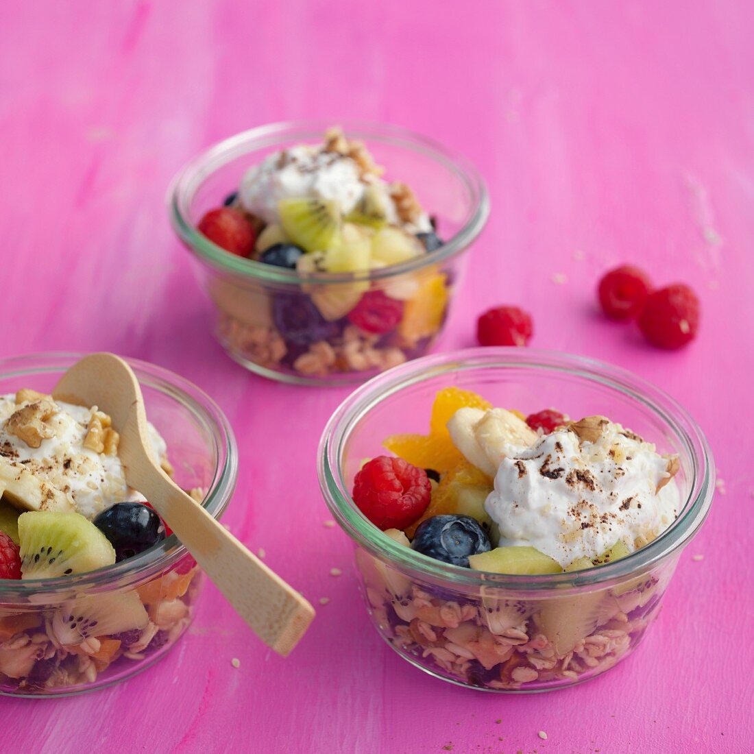 Oat muesli with fresh and dried fruits