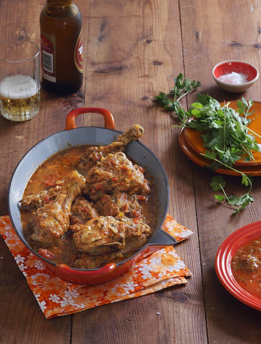 Fritada de gallina (In Bier und Orangensaft geschmortes Hähnchen, Ecuador)