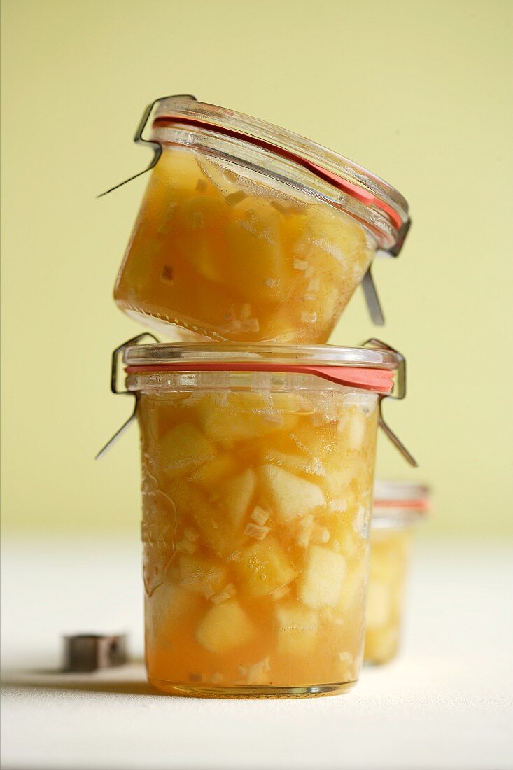 Apple jam with ginger and cider