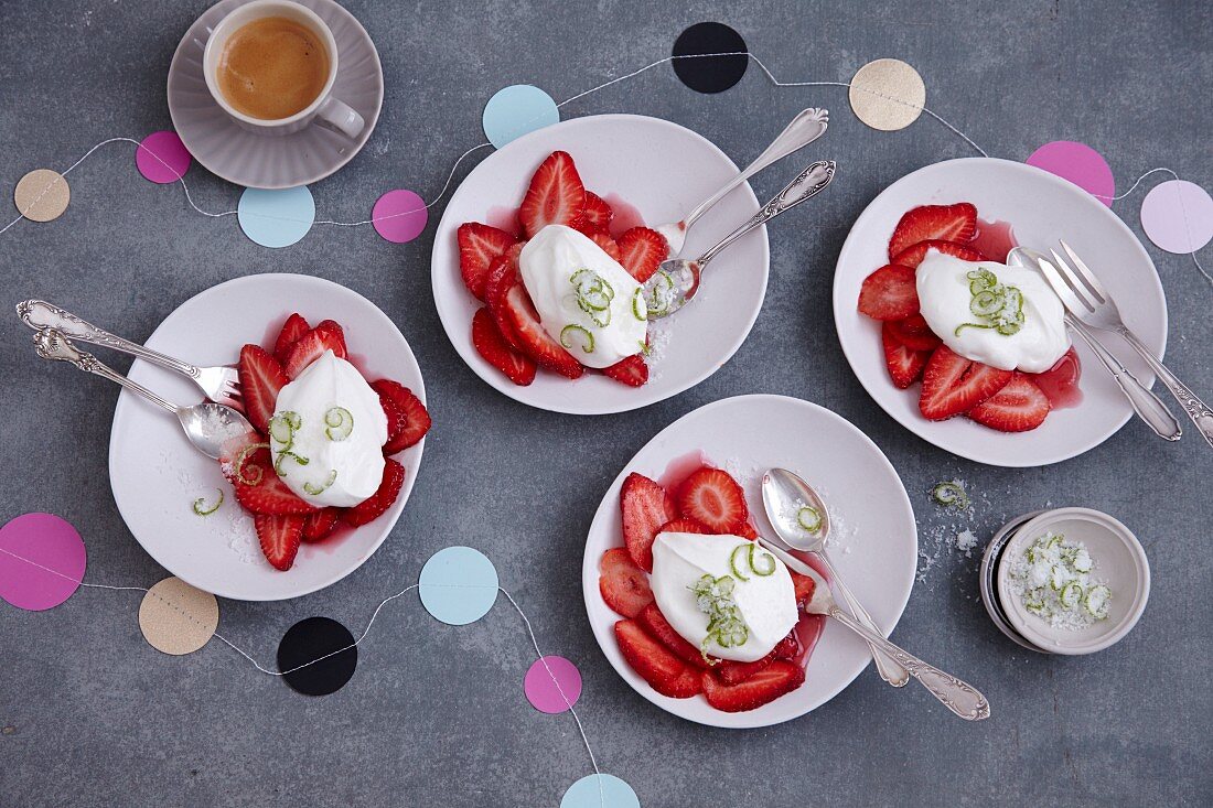 Yoghurt lime foam with fresh strawberries