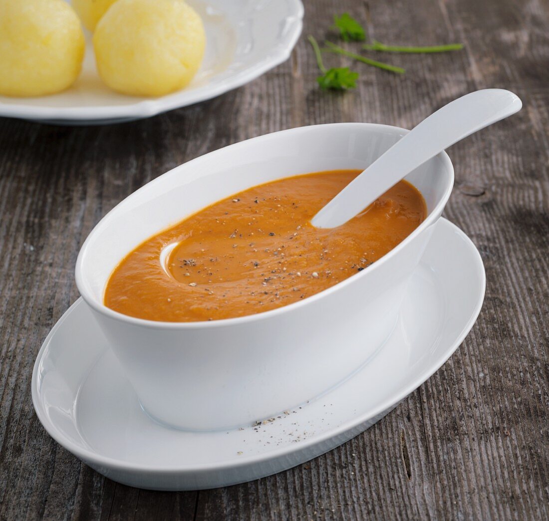 Vegetarian gravy made from vegetables and soy sauce
