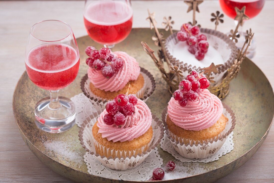Kir Royal cupcake with redcurrant topping