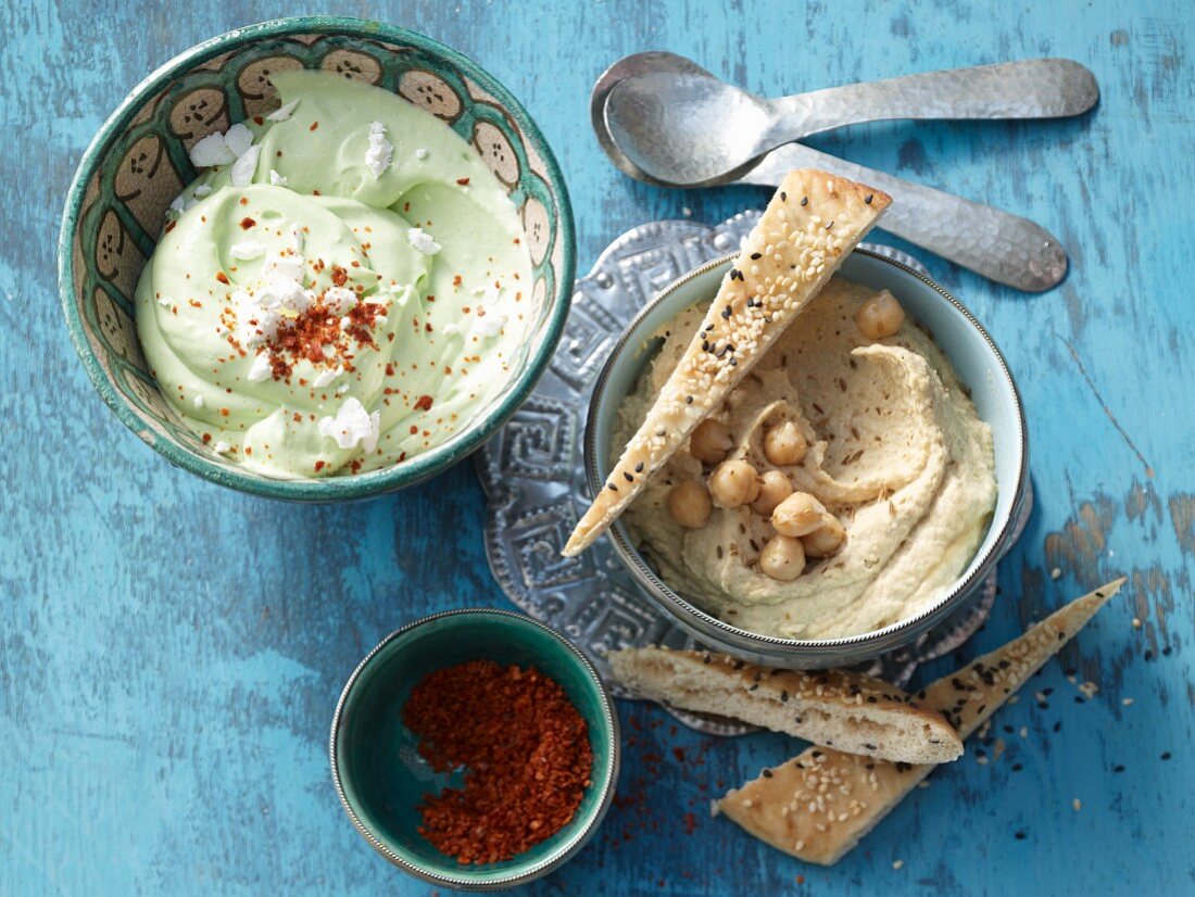 Hummus und Joghurtcreme