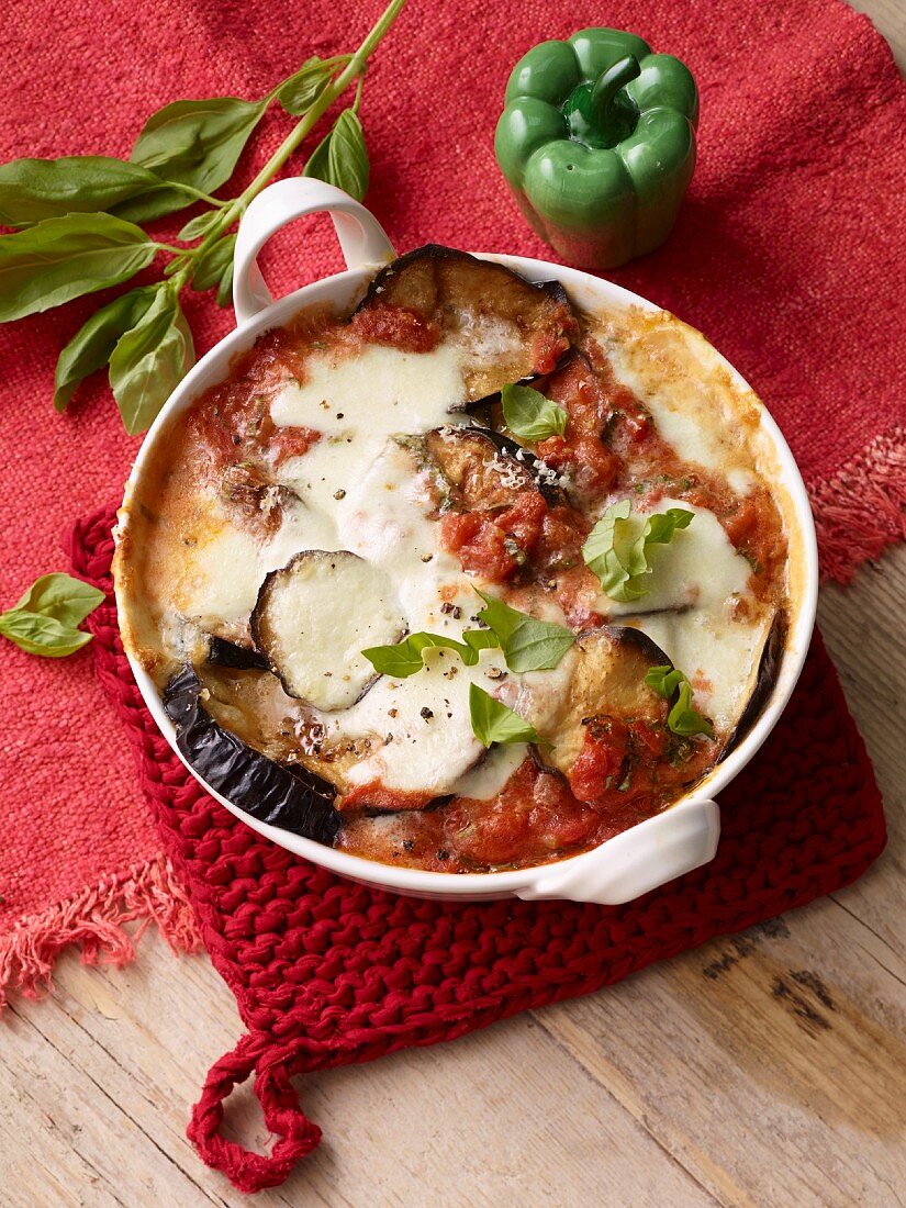 Aubergine and mozzarella bake