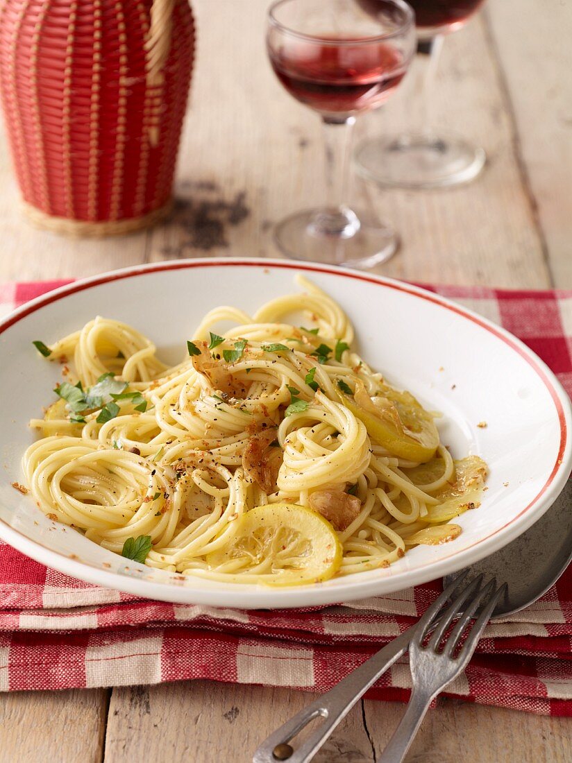 Spaghetti aglio e olio (pasta with olive oil and garlic, Italy)