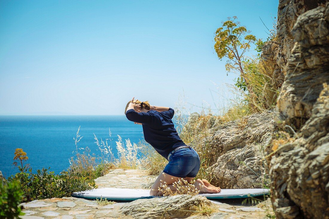Pilates, Fascial Stretch Übung: Der stabile Rücken