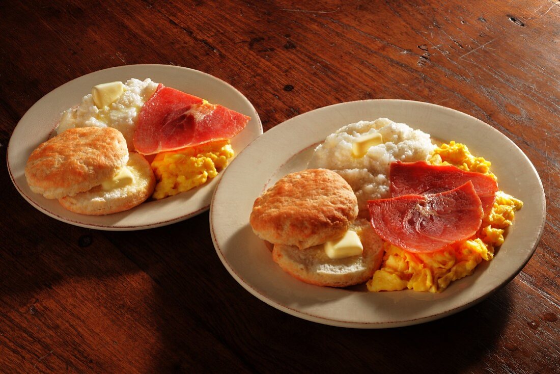 Scrambled eggs with ham, grits and American biscuits