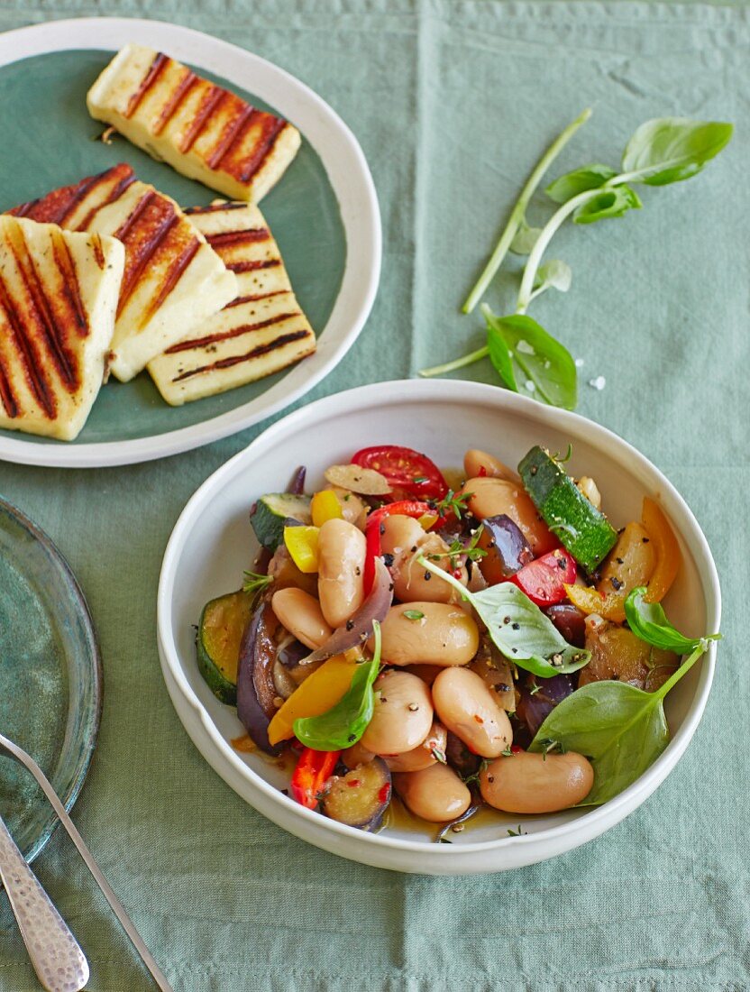 Riesenbohnensalat mit Gemüse & gegrilltem Halloumi