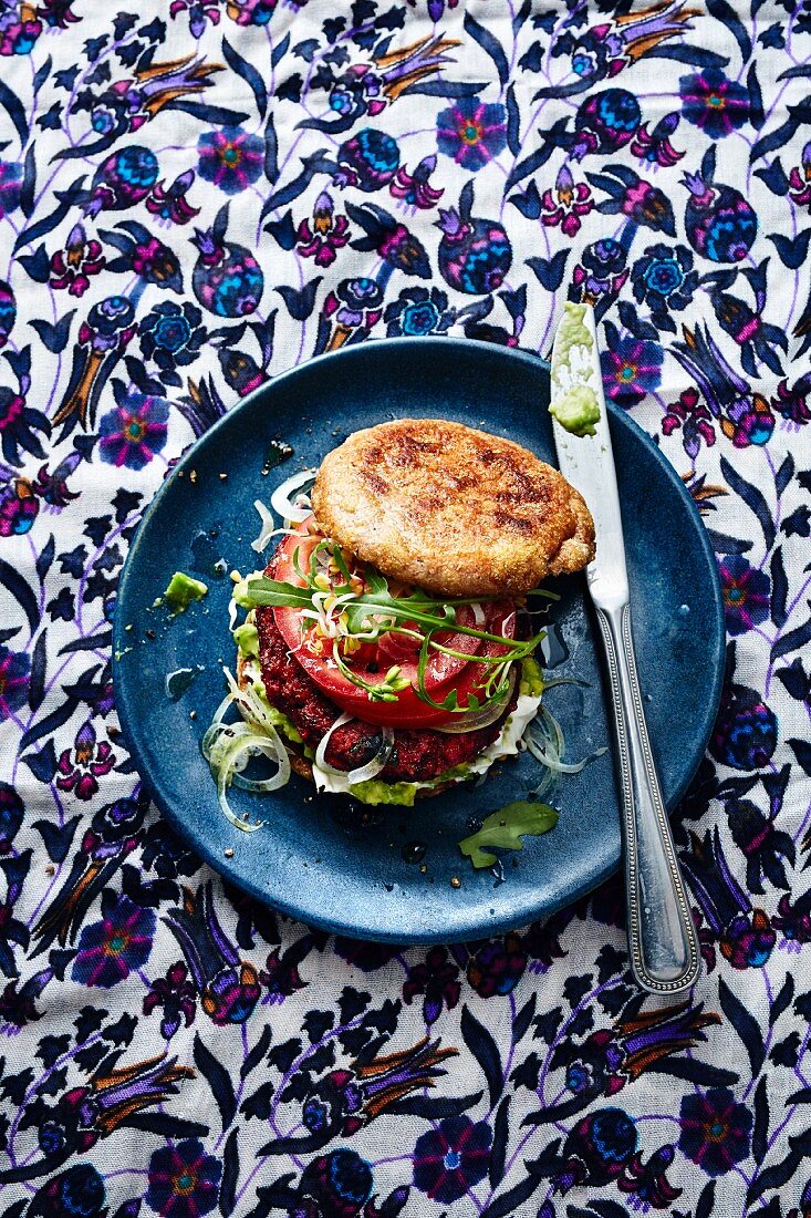 A toasted roll with a beetroot burger and goat's cheese (Turkey)