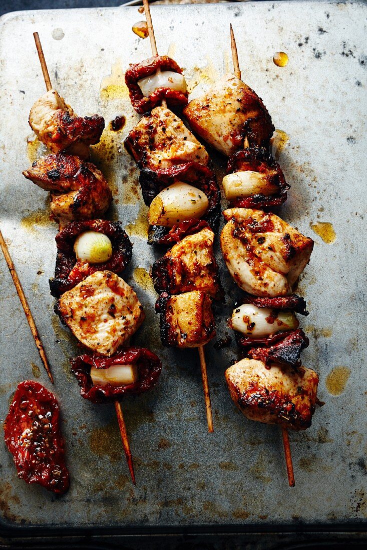 Tavuk Sis (chicken skewers with onions and dried tomatoes, Turkey)