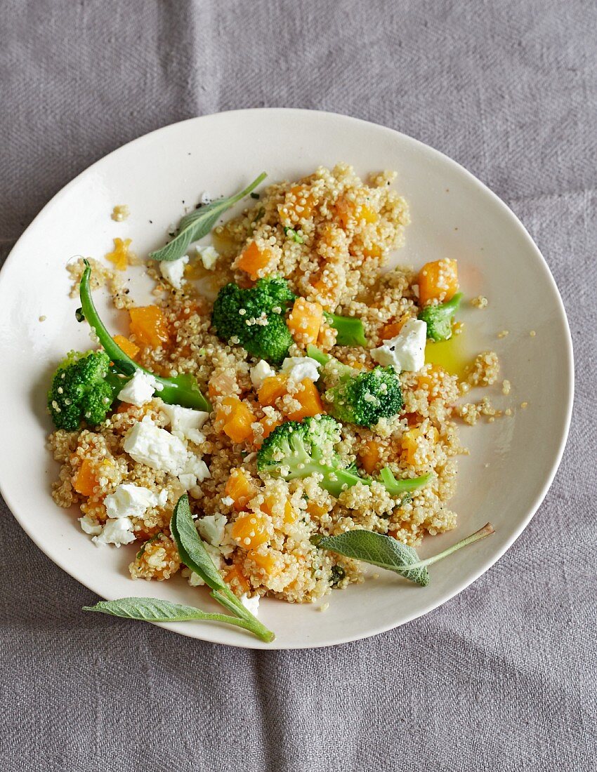 Kürbis-Quinoa mit Brokkoli & Schafskäse