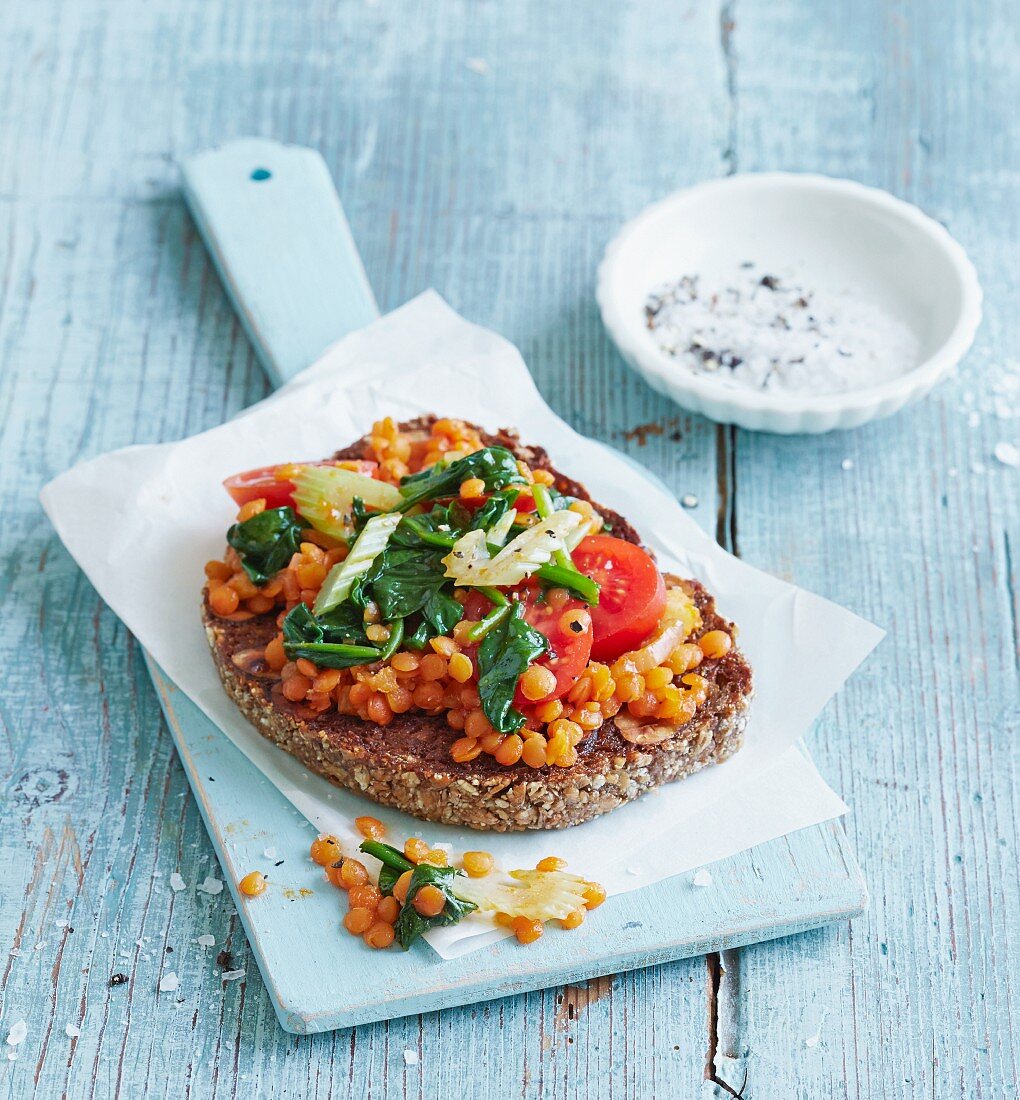 Lentil bruschetta with baby spinach and plum tomatoes