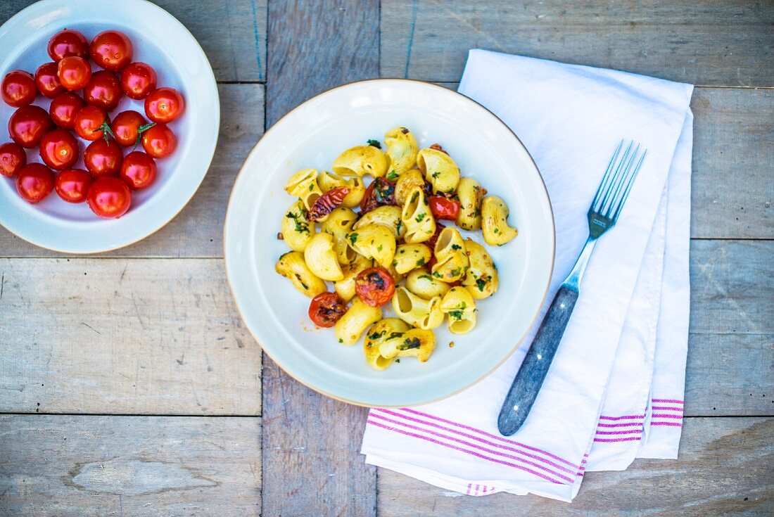 Pasta with fried cherry tomatoes and basil