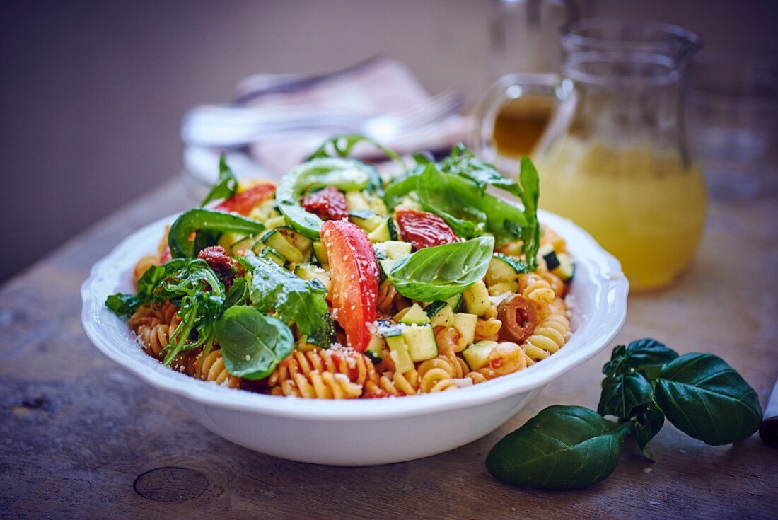 Pasta salad with goat's cheese and basil