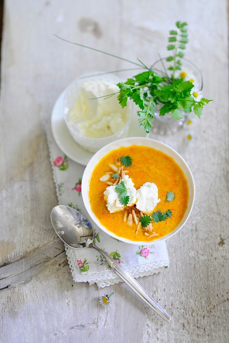 Pepper soup with cream cheese and shiso