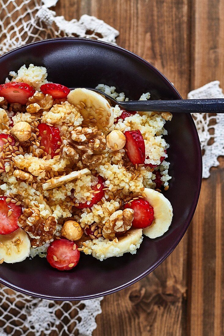 Millet with bananas, strawberries and honey